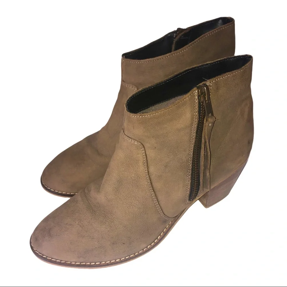 Urban Outfitters Taupe Leather Ankle Heel‎ Bootie 7.5